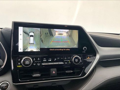 Used 2023 Toyota Highlander Platinum image 30