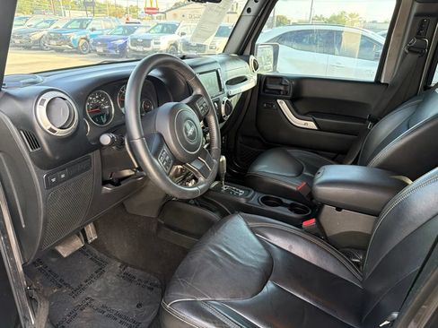 Used 2017 Jeep Wrangler Unlimited Rubicon w/ Connectivity Group AWD/4WD image 42