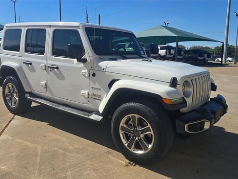 Used 2018 Jeep Wrangler Unlimited Sahara AWD/4WD image 5
