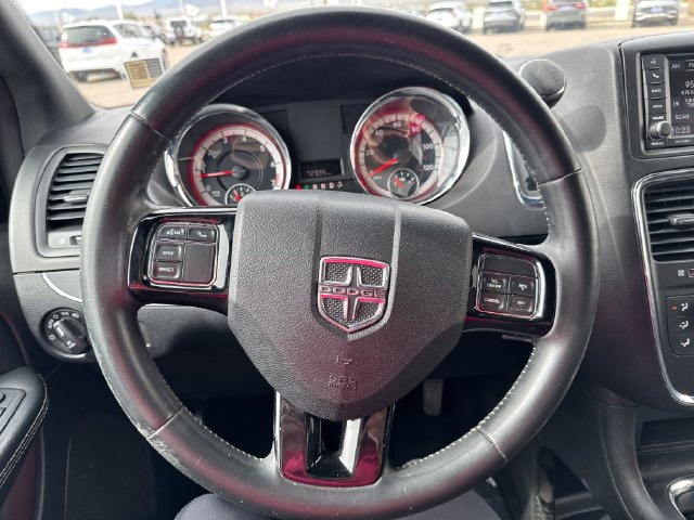 Used 2019 Dodge Grand Caravan SXT w/ Blacktop Package FWD image 14