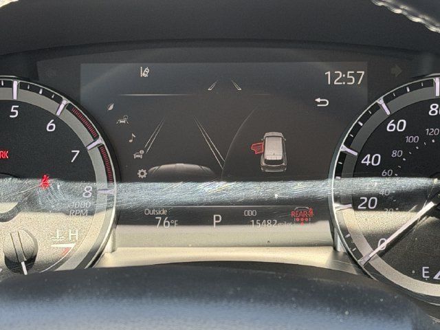 Used 2025 Toyota Highlander LE FWD image 14