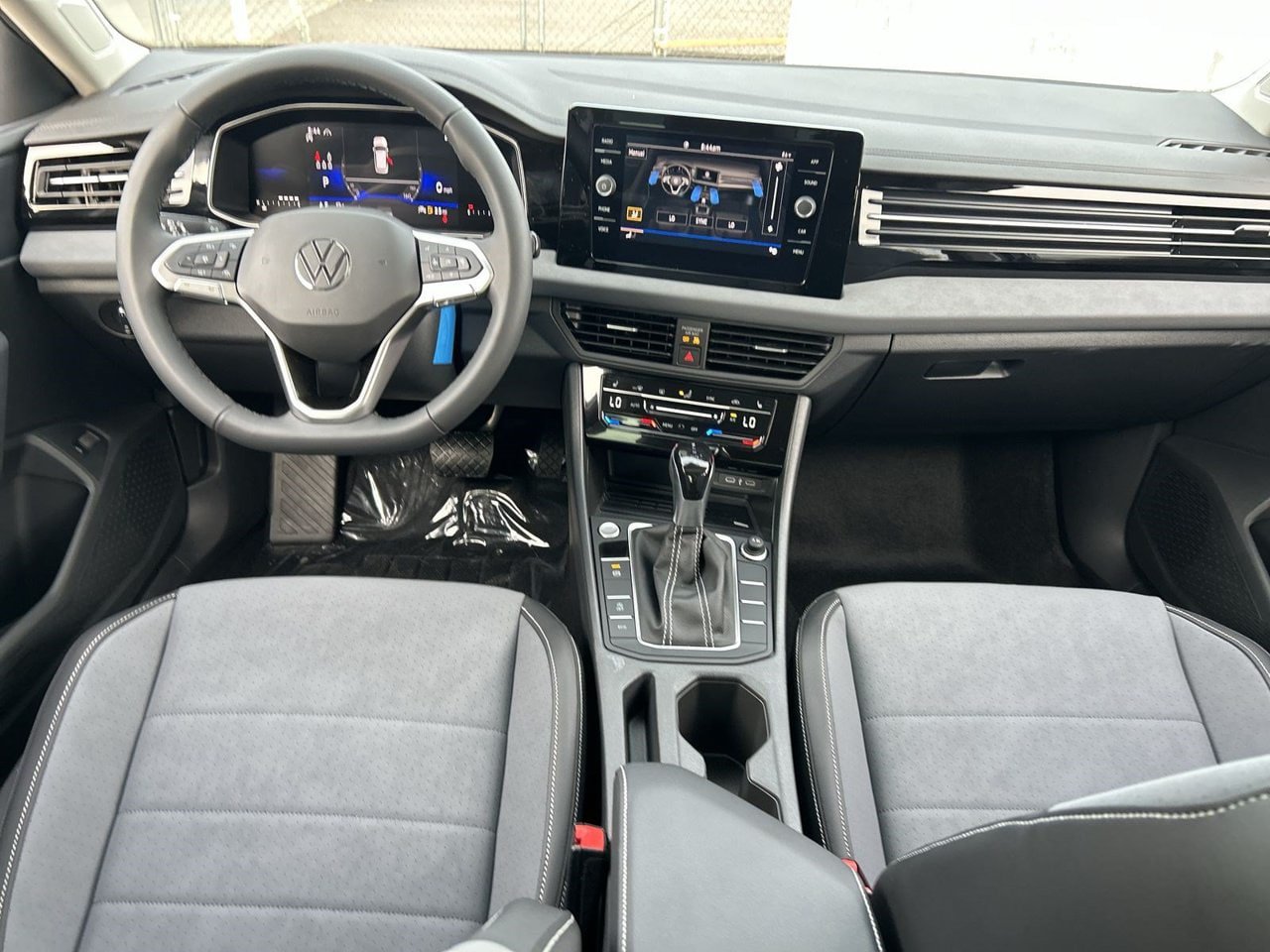 New 2027 Volkswagen Jetta SE FWD image 11