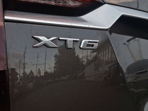 Used 2020 Cadillac XT6 Premium Luxury image 30