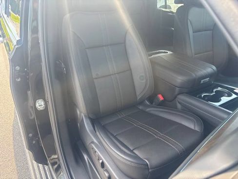 Used 2026 Chevrolet Suburban High Country AWD/4WD image 23