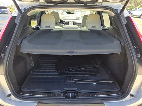 Certified 2024 Volvo XC40 B5 Plus w/ Protection Package Premier image 18