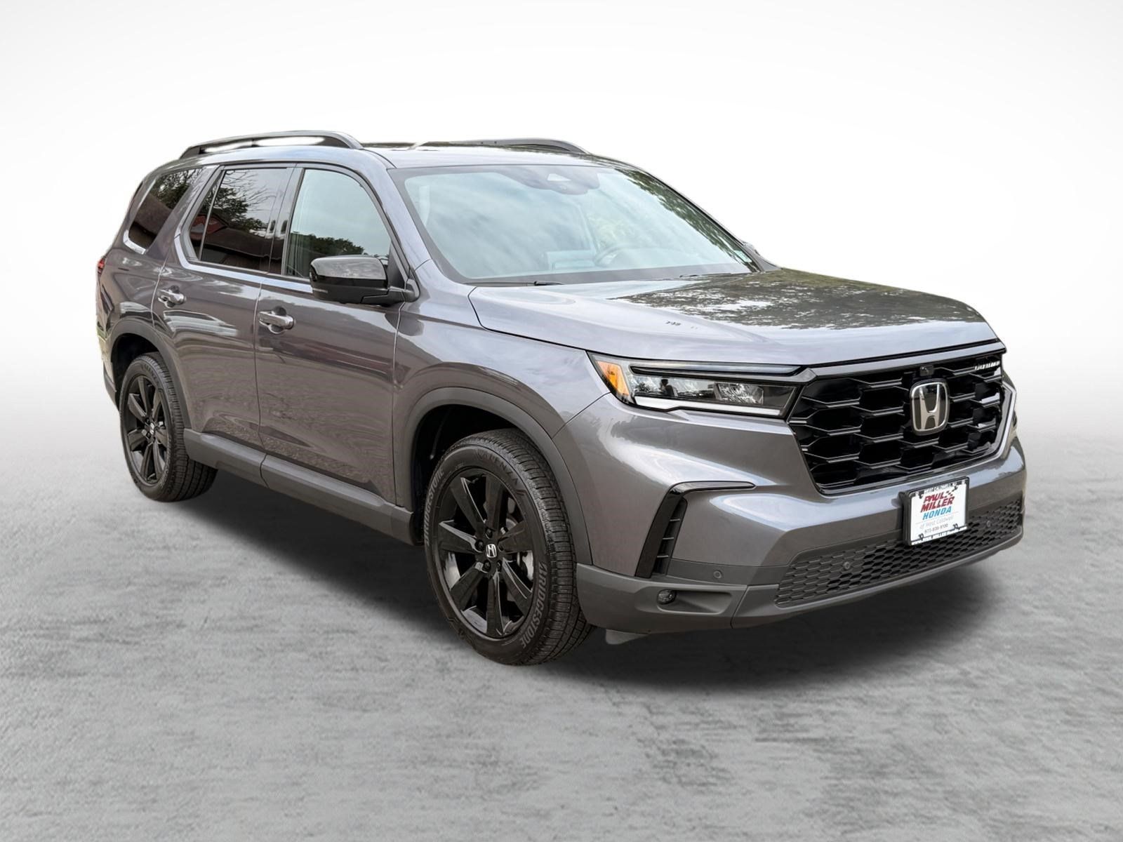 Used 2025 Honda Pilot Black Edition image 3