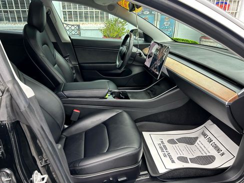 Used 2018 Tesla Model 3 Long Range image 17