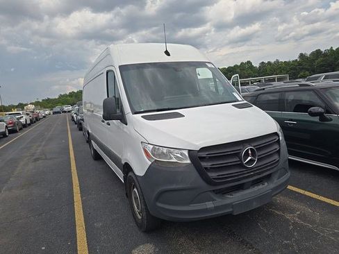 Used 2022 Mercedes-Benz Sprinter 2500 image 5