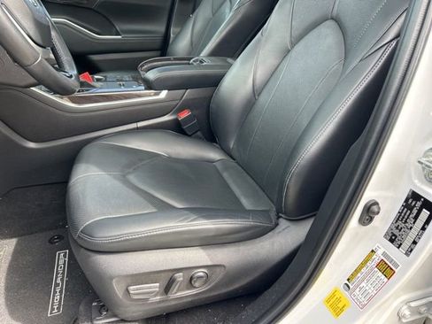 Used 2023 Toyota Highlander Limited image 13