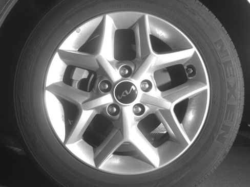 Used 2025 Kia Soul LX w/ LX Technology Package image 12