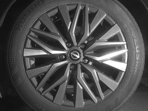 Used 2025 Nissan Altima 2.5 SV FWD image 14