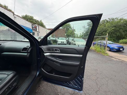 Used 2016 Ford Explorer XLT w/ Equipment Group 202A AWD/4WD image 40