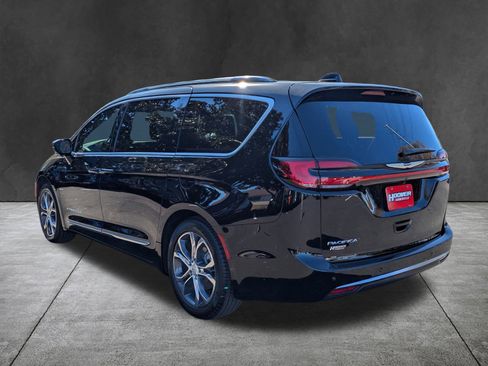 New 2026 Chrysler Pacifica Pinnacle image 6