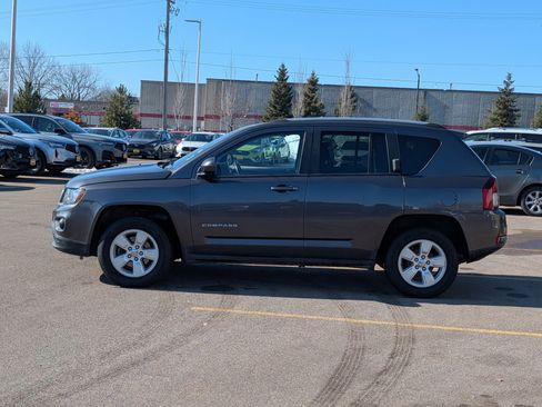 Used 2017 Jeep Compass Latitude image 4