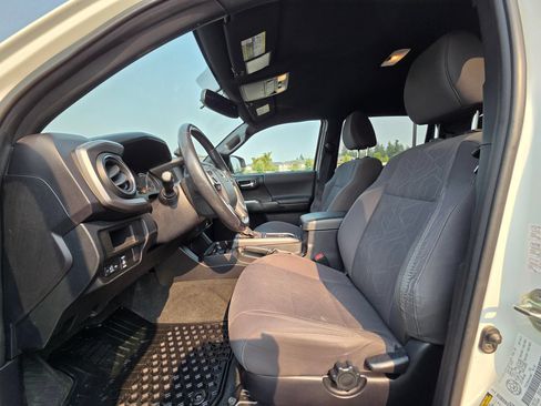 Used 2016 Toyota Tacoma TRD Sport AWD/4WD image 26
