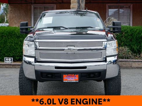 Used 2010 Chevrolet Silverado 2500 LT RWD image 3