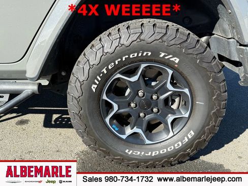 Used 2022 Jeep Wrangler Unlimited Sahara AWD/4WD image 12