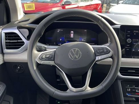 Used 2025 Volkswagen Taos SE AWD/4WD image 15