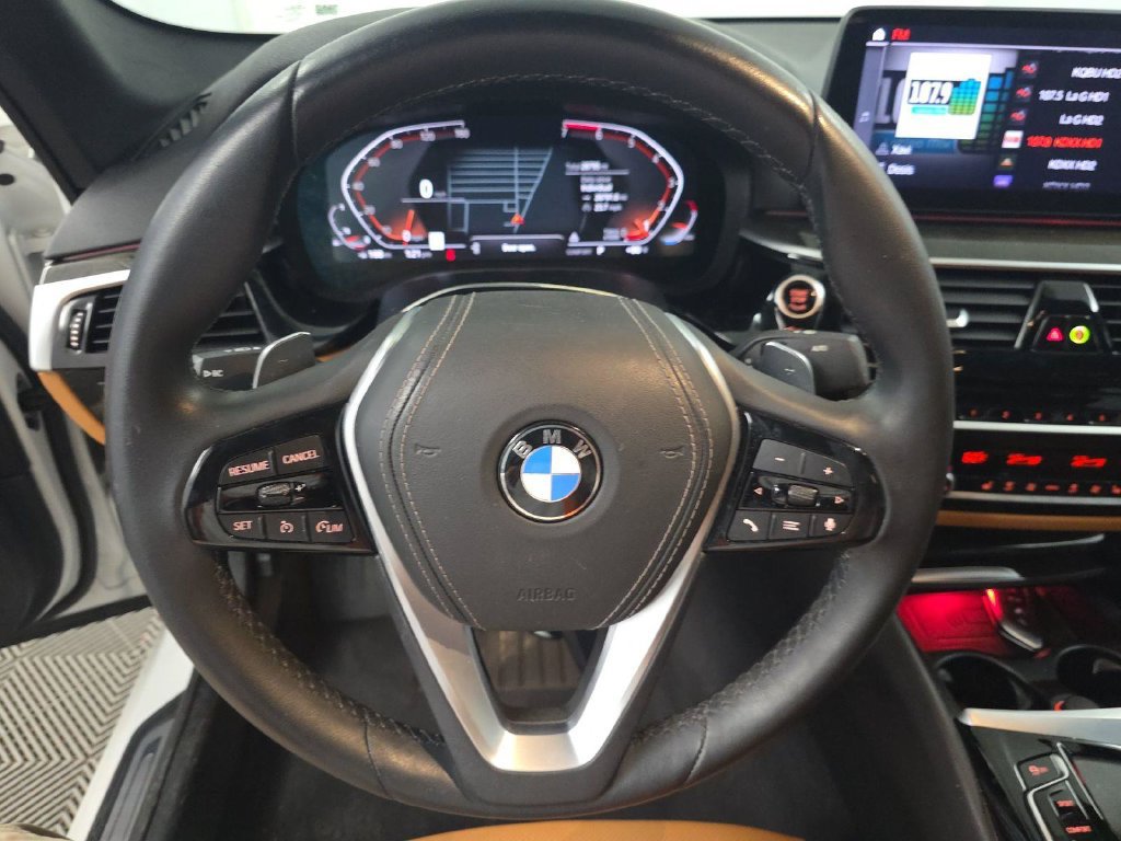 Used 2023 BMW 530i w/ Convenience Package RWD image 5