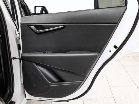 Used 2024 Kia Niro LX image 39