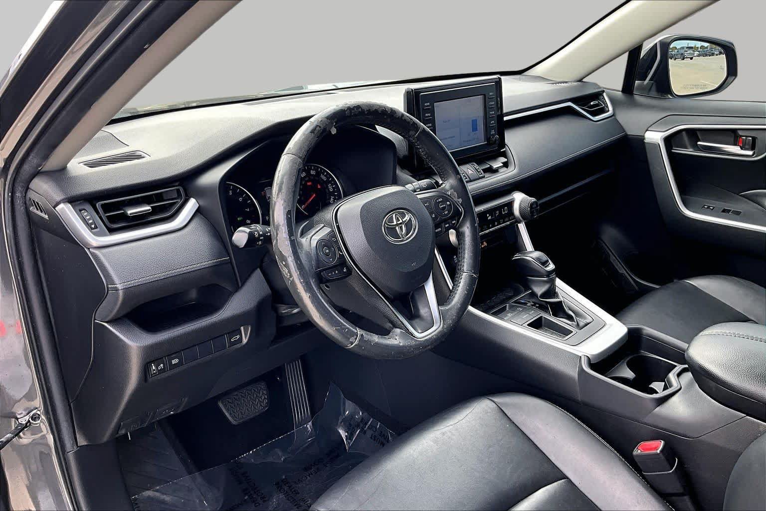 Used 2019 Toyota RAV4 XLE Premium FWD image 16