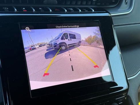 New 2025 Jeep Grand Cherokee Altitude image 10