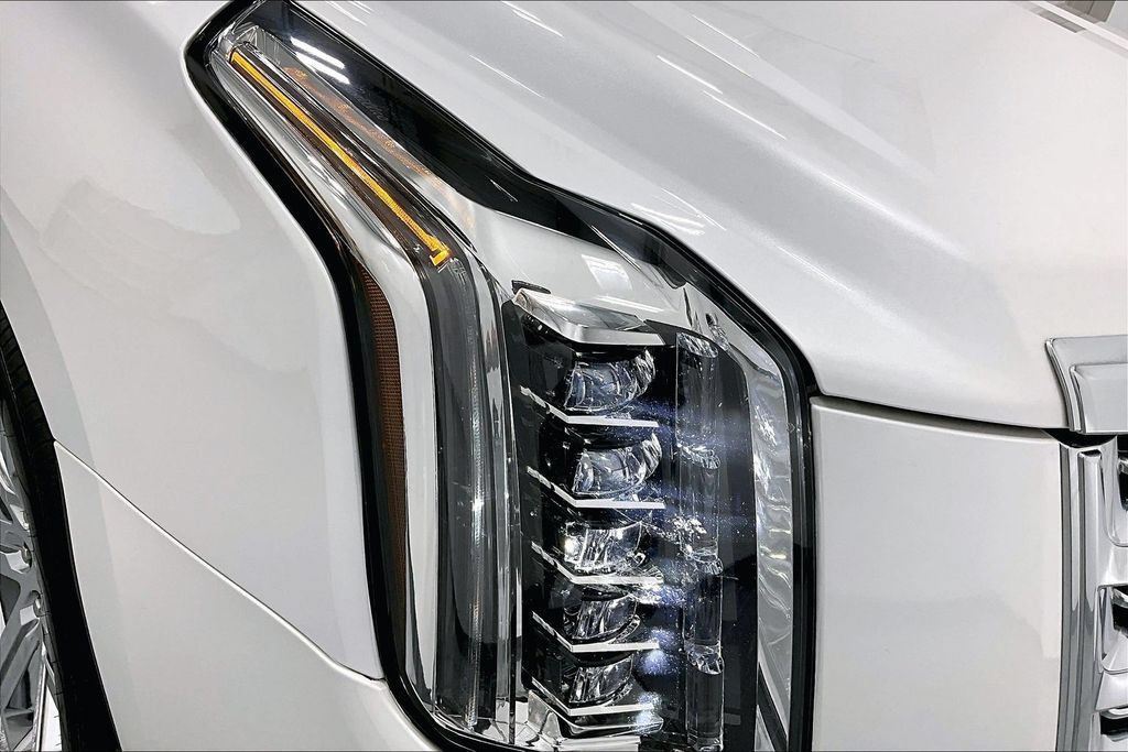 Used 2018 Cadillac Escalade Platinum AWD/4WD image 37