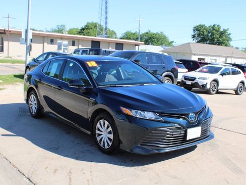 Used 2018 Toyota Camry LE w/ Audio Package FWD image 2