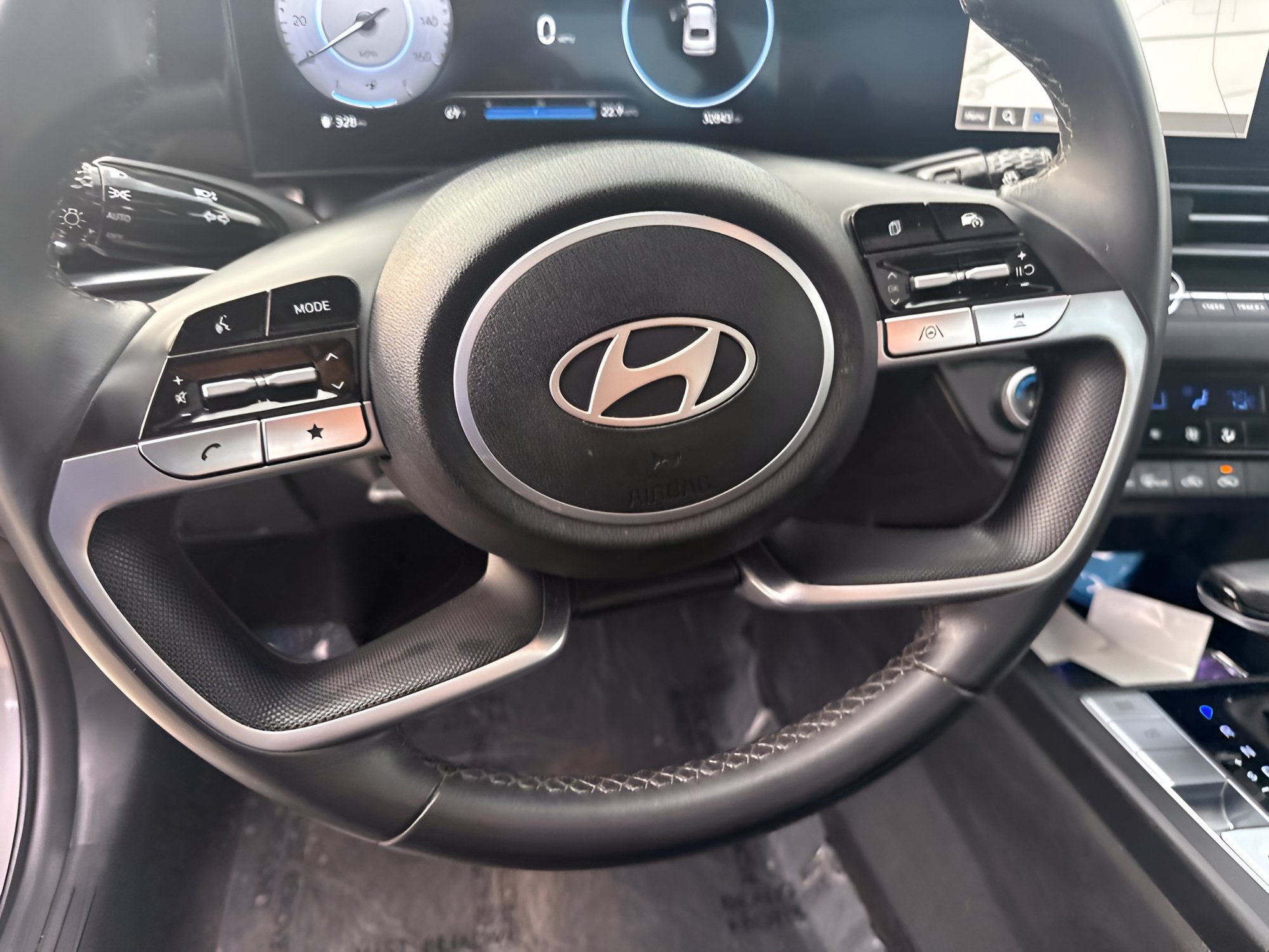 Used 2025 Hyundai Elantra Limited FWD image 30