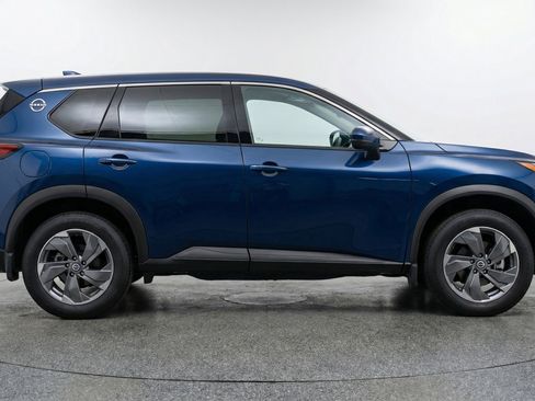 Used 2025 Nissan Rogue SV FWD image 11