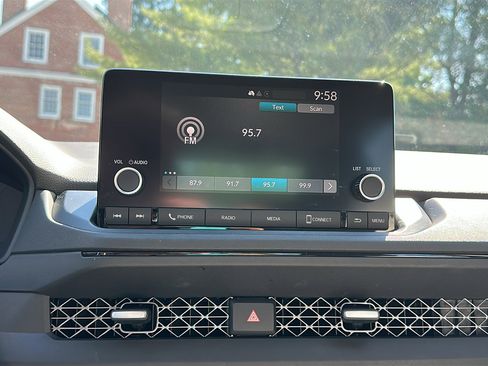 Used 2023 Honda Accord EX image 17