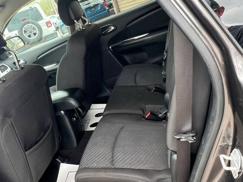 Used 2017 Dodge Journey SE image 11