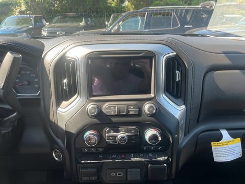 Used 2022 Chevrolet Silverado 1500 LTZ AWD/4WD image 10