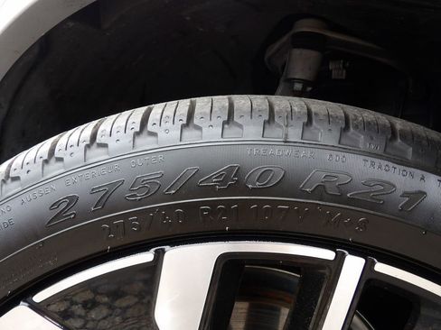 Certified 2025 Volvo XC90 B6 Plus image 30