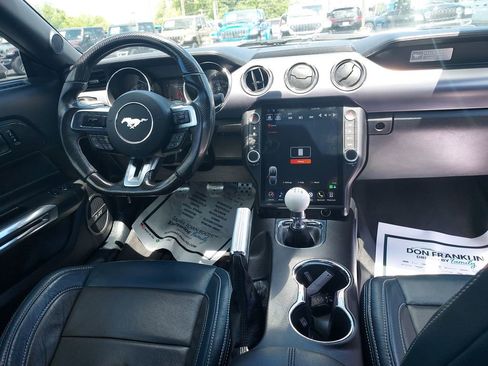 Used 2017 Ford Mustang Coupe RWD image 10