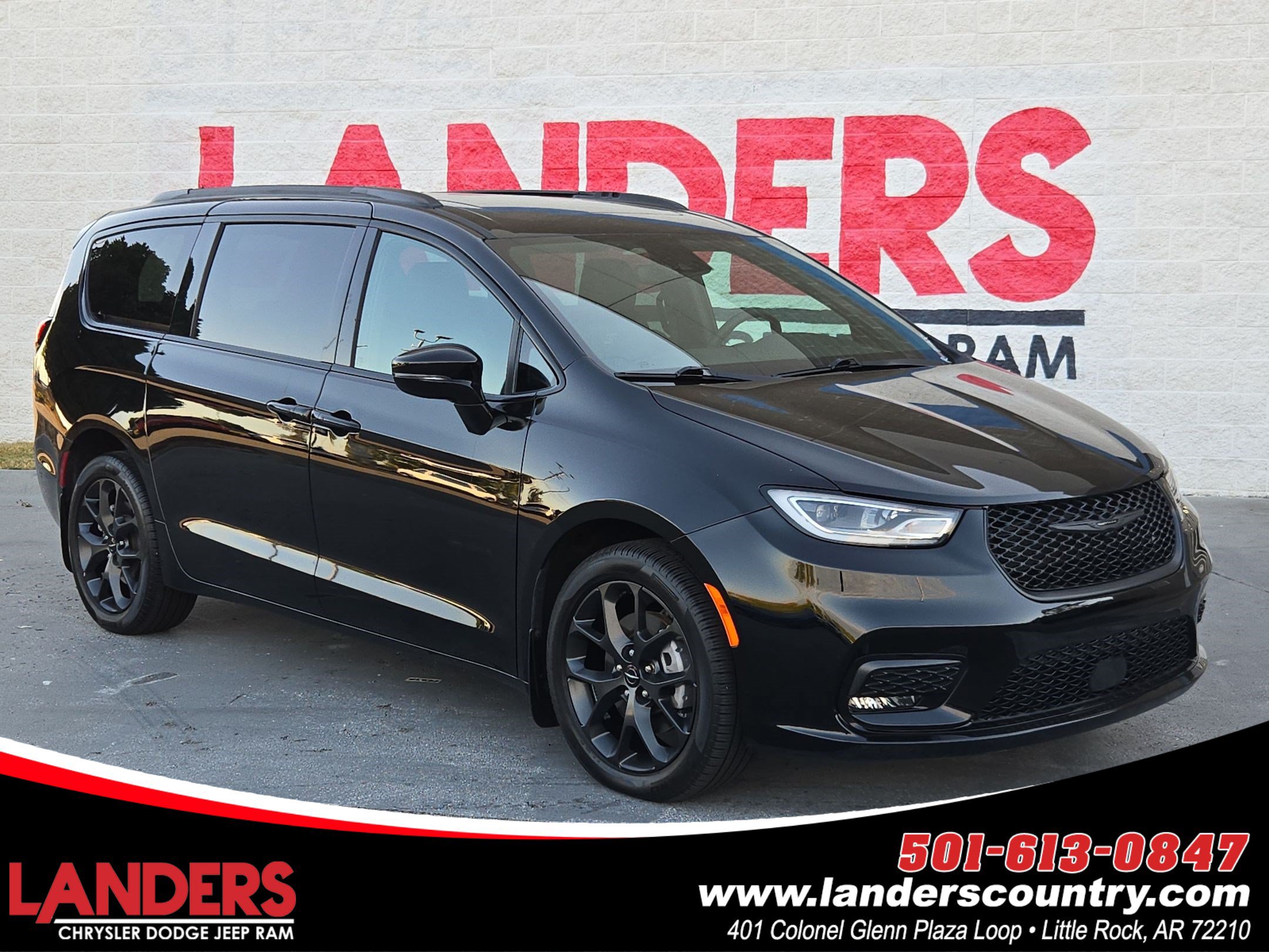 Used 2024 Chrysler Pacifica Touring-L w/ S Appearance Package AWD/4WD image 1