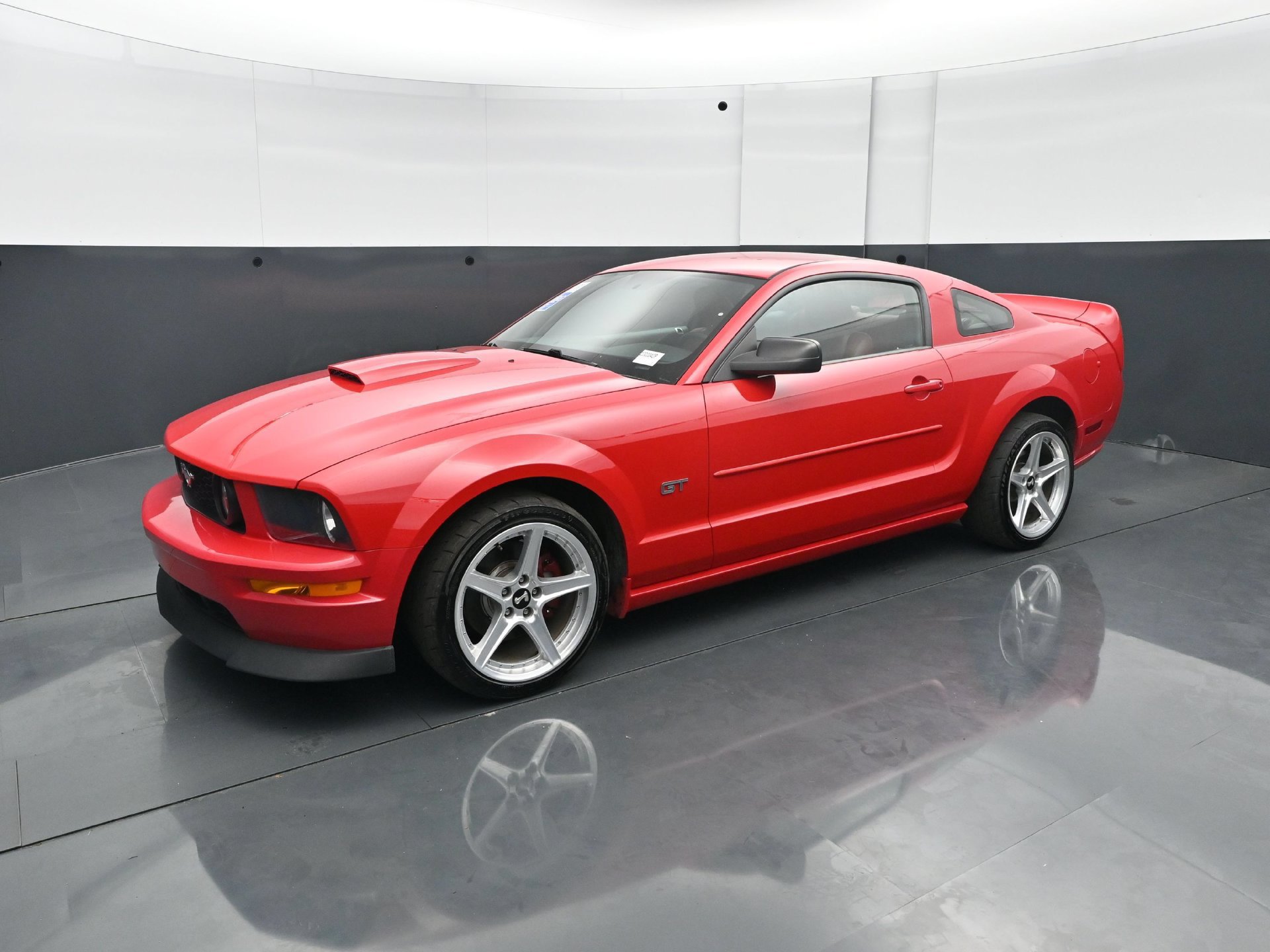Used 2007 Ford Mustang GT Premium RWD image 2