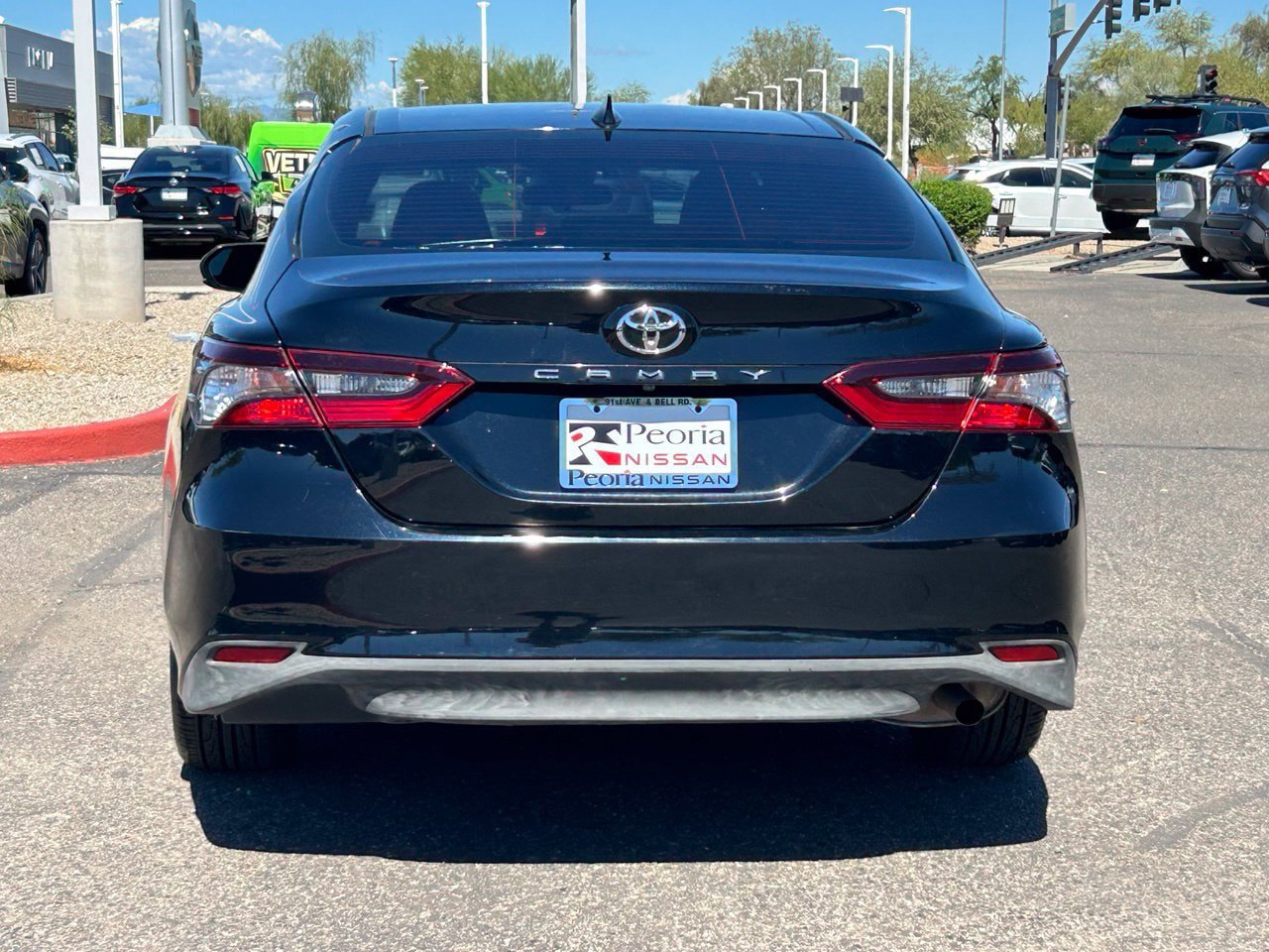 Used 2022 Toyota Camry LE w/ Carpet Mat Package (TMS) FWD image 5