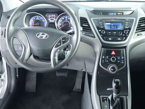 Used 2015 Hyundai Elantra SE FWD image 17