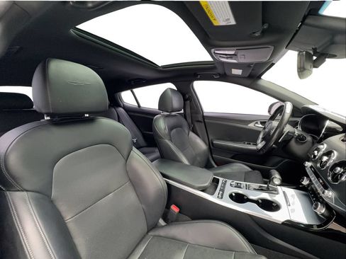 Used 2022 Kia Stinger GT1 RWD image 31