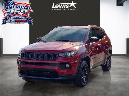 Used 2025 Jeep Compass Latitude w/ Altitude Special Edition AWD/4WD image 1