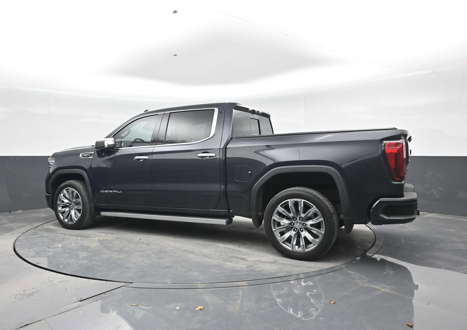 Used 2023 GMC Sierra 1500 Denali w/ Denali Reserve Package AWD/4WD image 2