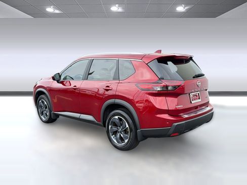 Used 2024 Nissan Rogue SV w/ SV Premium Package FWD image 3