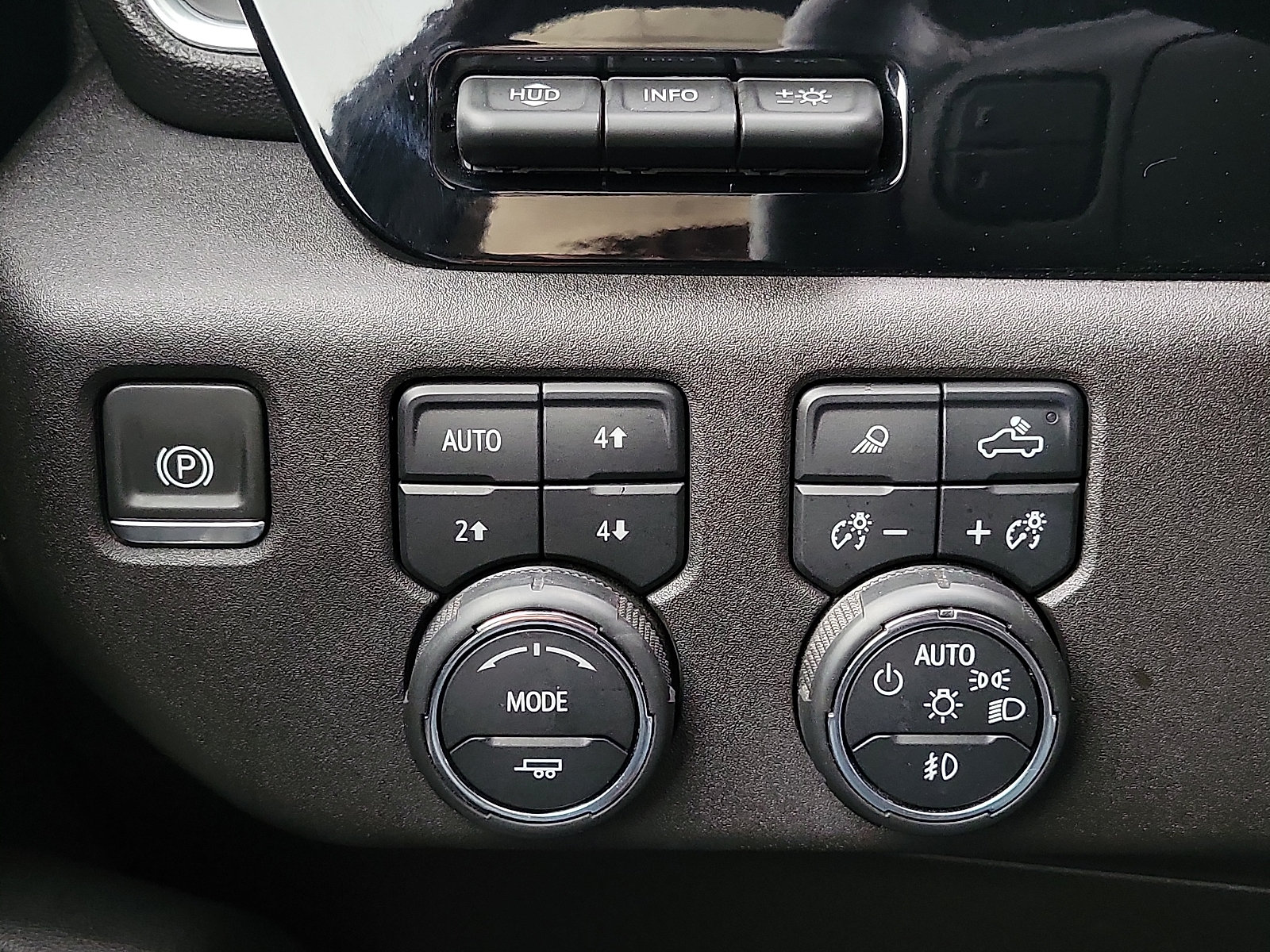 Used 2024 Chevrolet Silverado 3500 High Country w/ High Country Premium Package AWD/4WD image 16