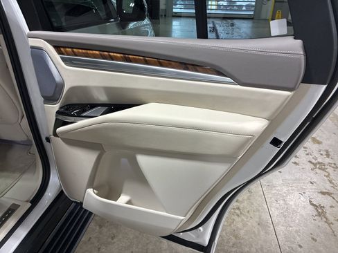 Used 2025 Cadillac Escalade Sport Platinum w/ LPO, ONYX Package image 21