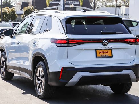 Certified 2025 Volkswagen Tiguan S FWD image 8