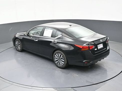 Used 2025 Nissan Altima 2.5 SV FWD image 58
