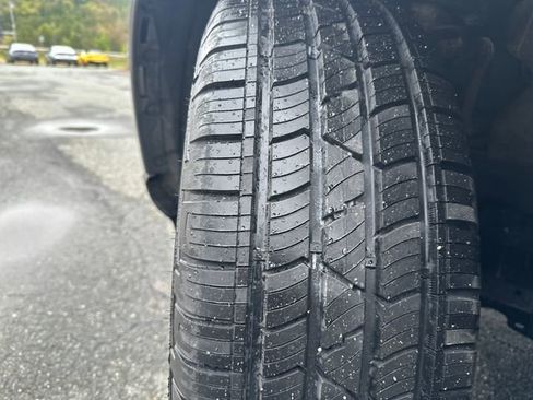 Used 2022 Ford Explorer XLT w/ Equipment Group 202A AWD/4WD image 27