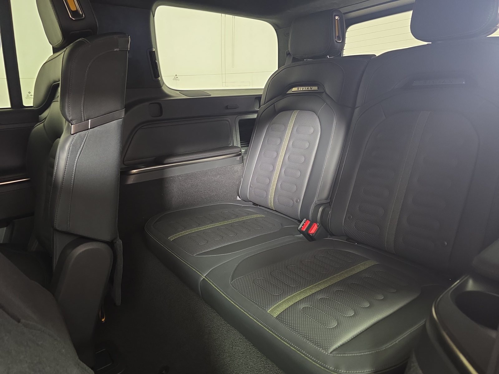 Used 2025 Rivian R1S Adventure Dual AWD/4WD image 22