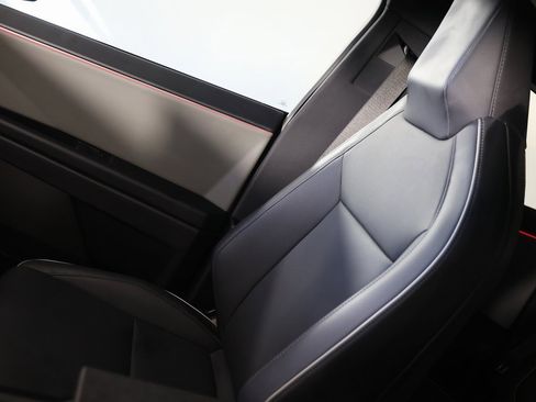 Used 2025 Tesla Cybertruck AWD Crew Cab image 42